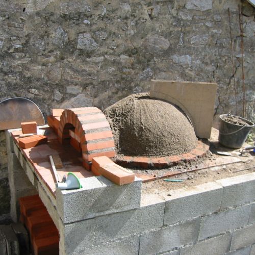 Pour cela on utilise un guide de forme découpé dans du contreplaqué ou de l'agloméré.